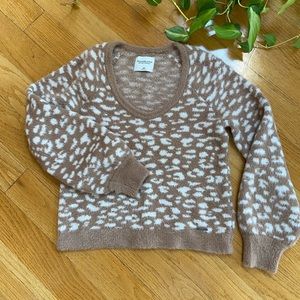 🤍 Abercrombie & Fitch fuzzy cheetah print sweater in size XS 🤍